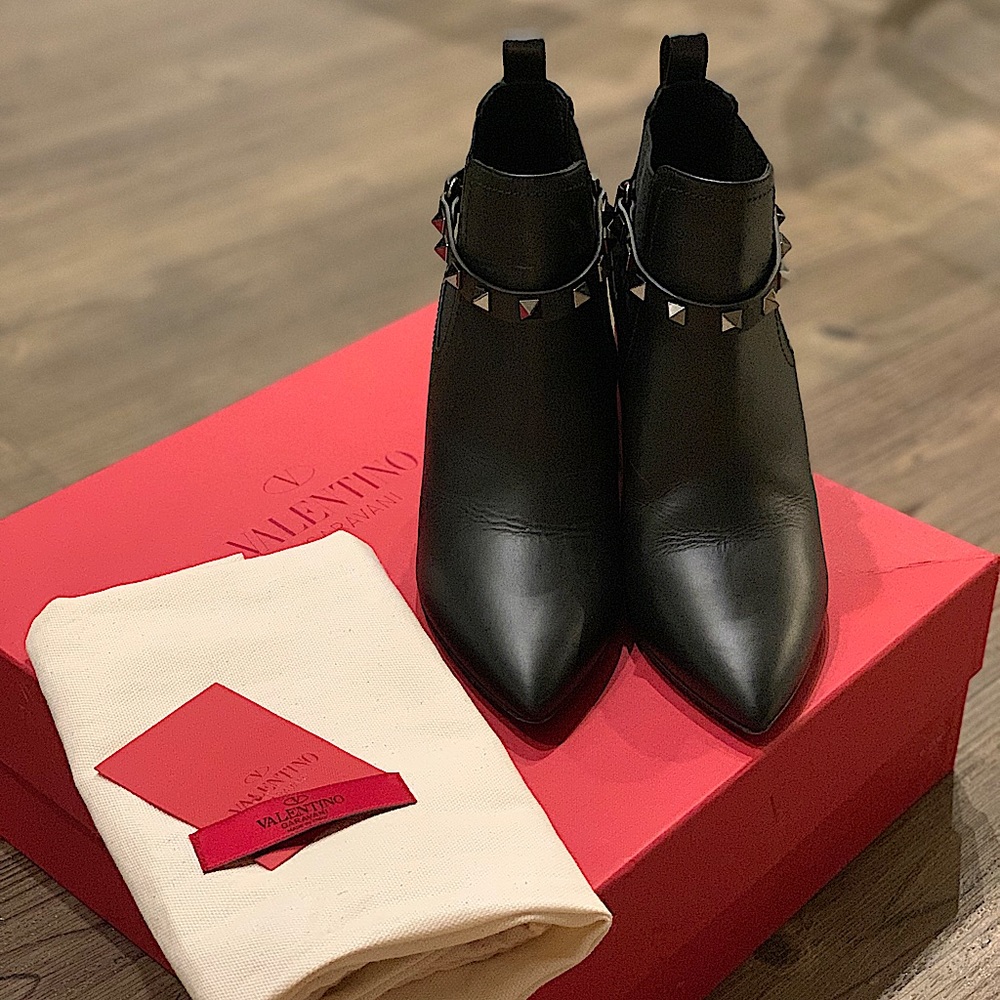 Valentino Garavani Rockstud Booties Black Leather Chelsea Ankle Boots Size 36